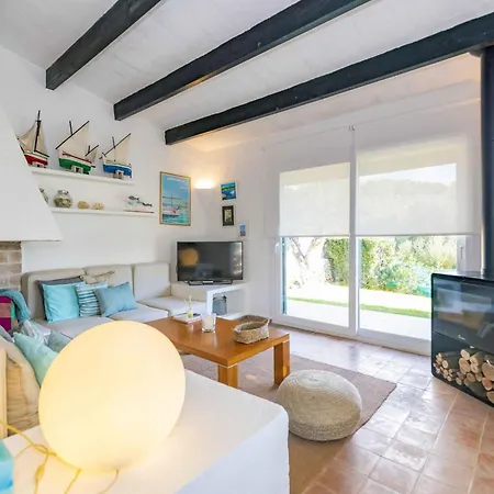 Villa Beachfront In Binisafuller With 4 Bedrooms And Direct Sea Access *