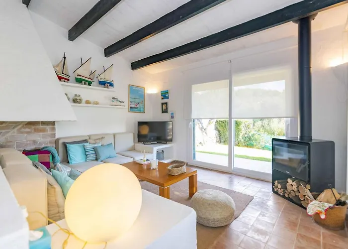 Villa Beachfront In Binisafuller With 4 Bedrooms And Direct Sea Access *